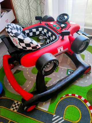 Andador bebé coche de carreras.