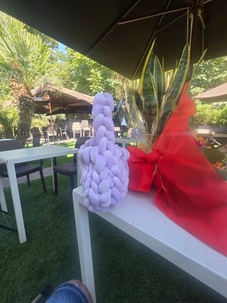 Borsa fatta a mano viola .