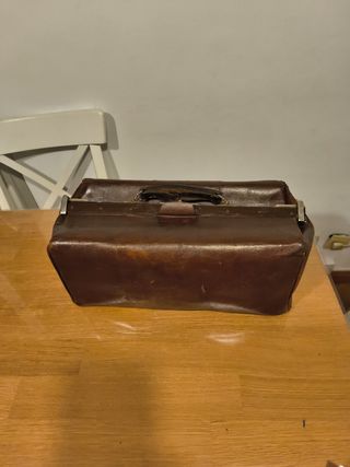 Maletín de cuero antiguo para coleccionistas