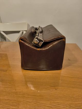 Maletín de cuero antiguo para coleccionistas