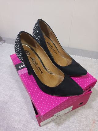 Zapatos de tacón negros con tachuelas Talla 36