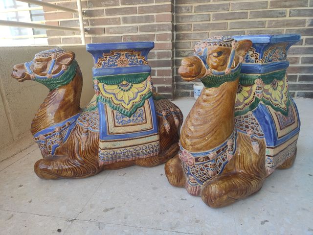 Pareja Maceteros Camellos Cerámica