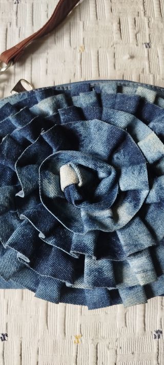 Bolso Vaquero con Asa Corta y Flor