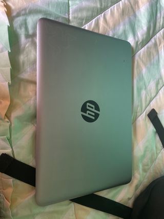 Portátil HP Plata con ratón inalámbrico 