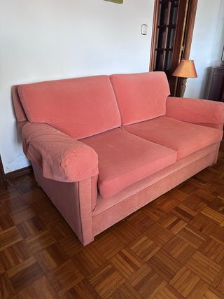 Sofá de 2 plazas coral en buen estado