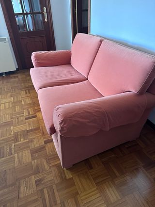 Sofá de 2 plazas coral en buen estado