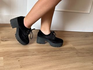 Zapatos negros de plataforma con cordones