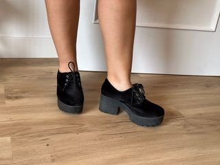 Zapatos negros de plataforma con cordones