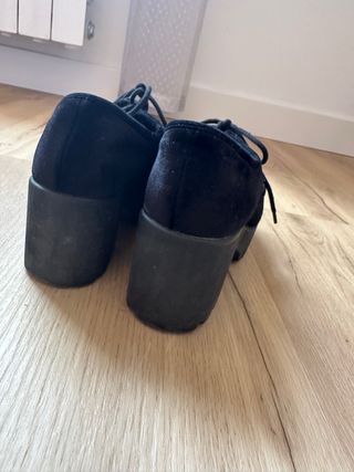 Zapatos negros de plataforma con cordones