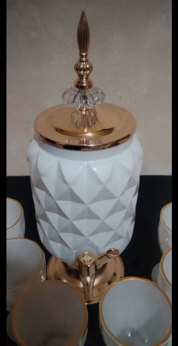 Dispenser con 6 Bicchieri Oro e Bianco