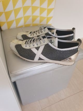 Zapatillas Munich Negras y Blancas