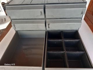 Cassettiera mobile grigia in plastica