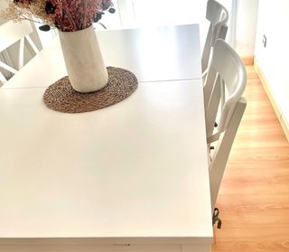 Mesa comedor y 4 sillas Ikea blancas