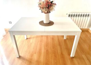 Mesa comedor y 4 sillas Ikea blancas