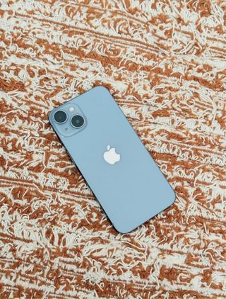 iPhone 14 128GB en garantía y perfecto estado.