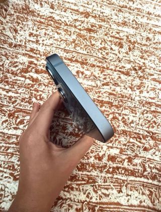 iPhone 14 128GB en garantía y perfecto estado.