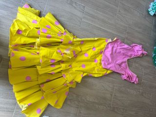 Vestido de flamenca amarillo con lunares rosas