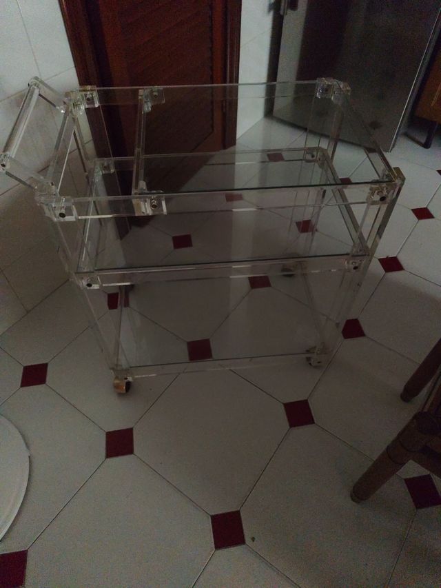 Camarera de metacrilato y cristal