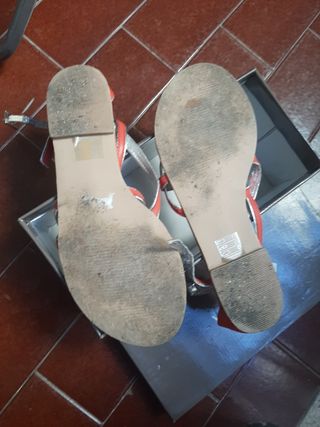 Sandalias Zendra Rojas y Plateadas Talla 40