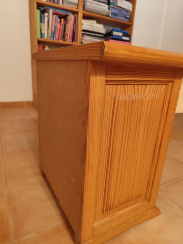 Mesita de noche de madera maciza de norte