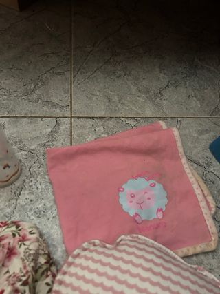 Lote complementos bebé: biberón, manta, pañal,etc