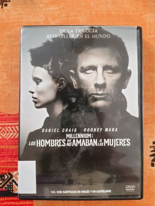 Películas en DVD con libros de inglés.