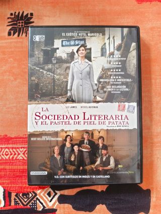 Películas en DVD con libros de inglés.