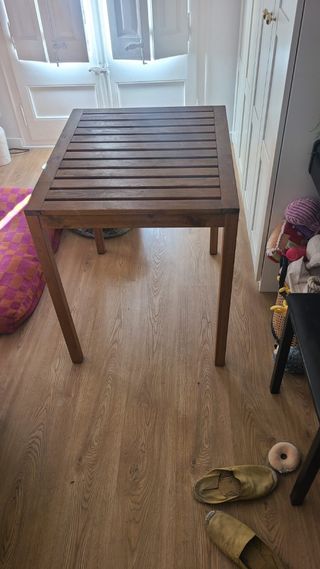 Mesa de balcón Ikea de madera