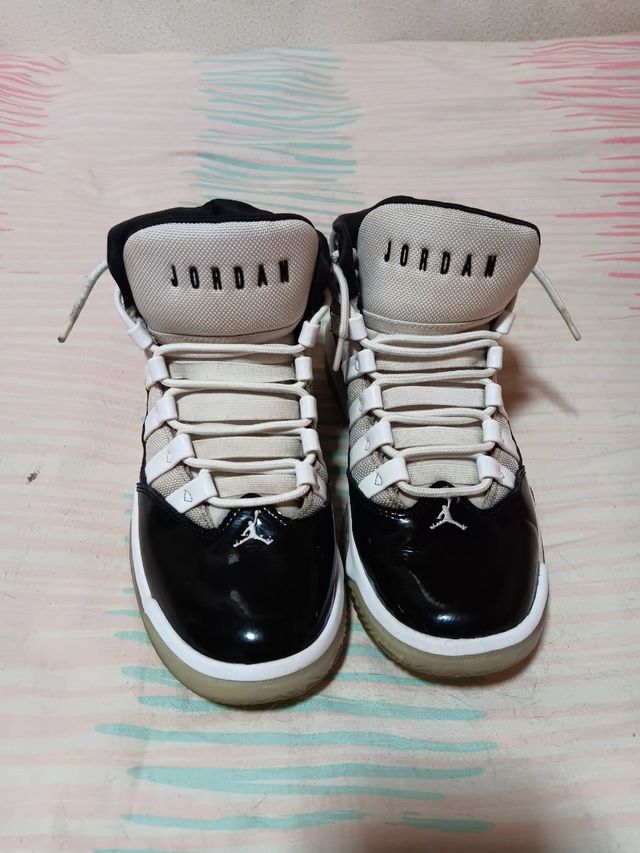 Jordan Aura Max Negras Talla 41