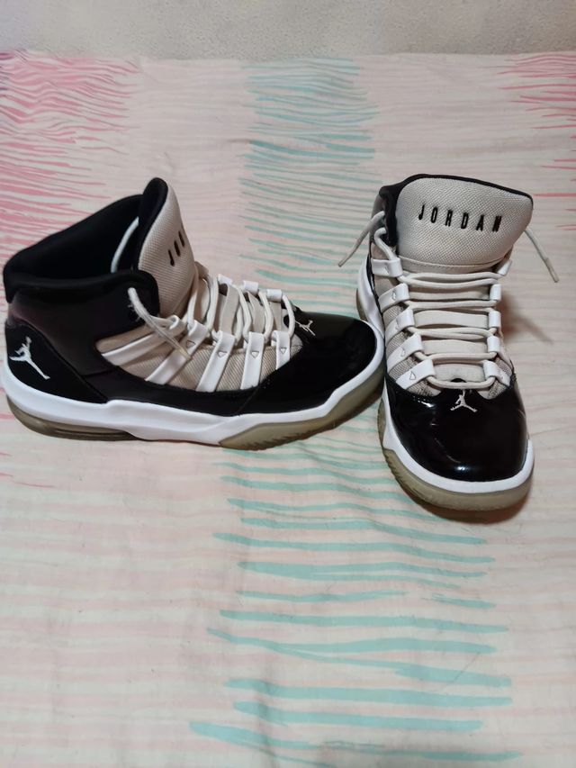 Jordan Aura Max Negras Talla 41