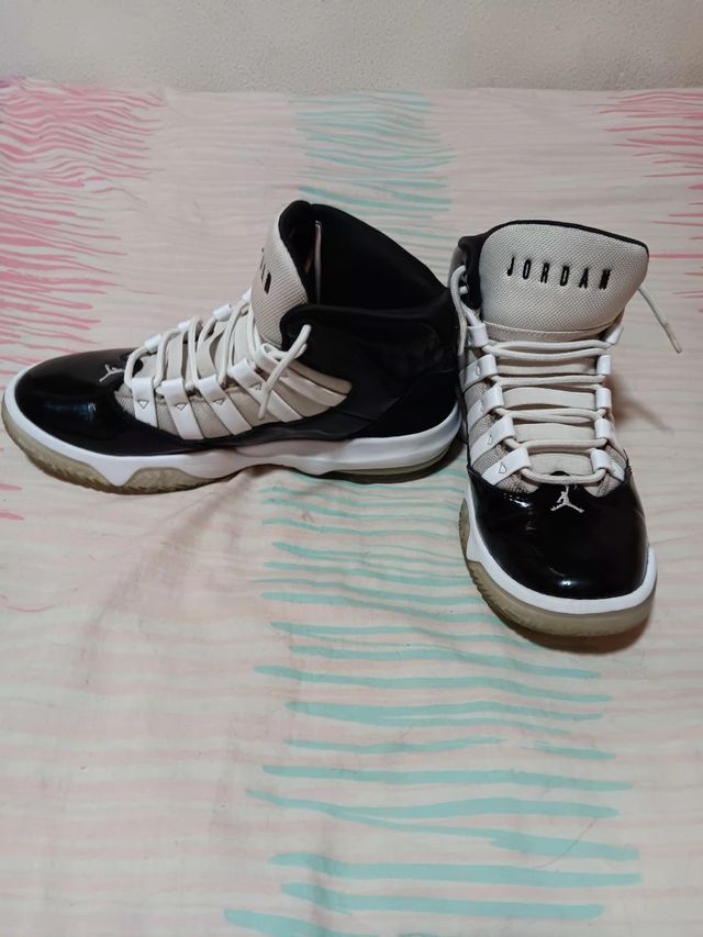 Jordan Aura Max Negras Talla 41