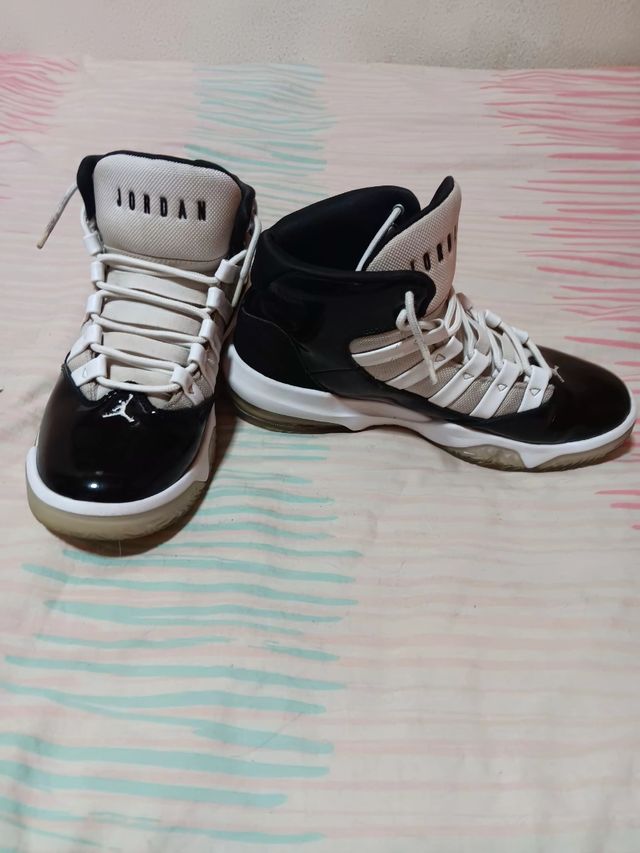 Jordan Aura Max Negras Talla 41