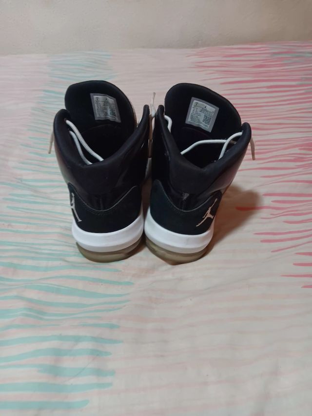 Jordan Aura Max Negras Talla 41