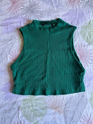Top verde de cuello alto sin mangas