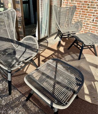 Sillón KaveHome Zabel gris con reposapiés (pareja)