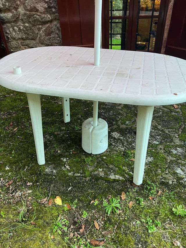 Mesa y Sombrilla Jardín