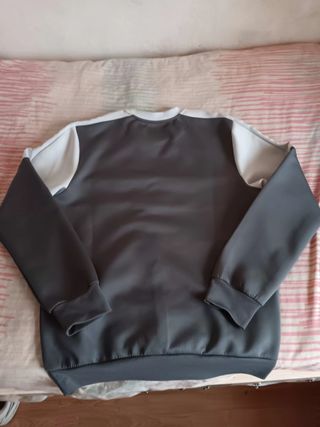 Jersey McKenzie gris y blanco nuevo