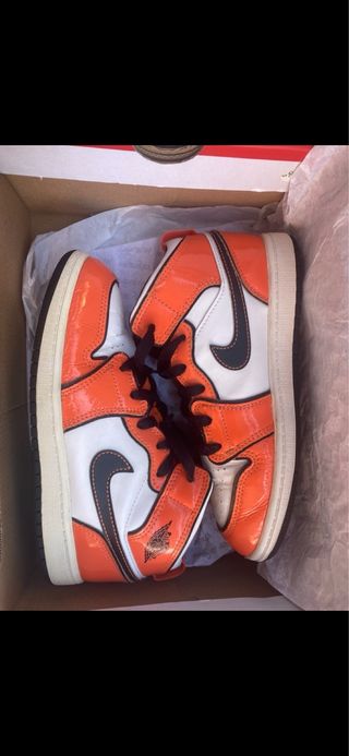 Jordan 1 Mid SE Arancione Bianco