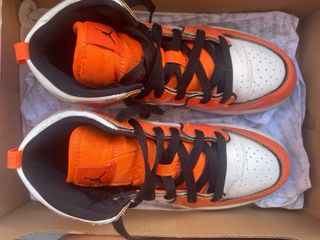 Jordan 1 Mid SE Arancione Bianco