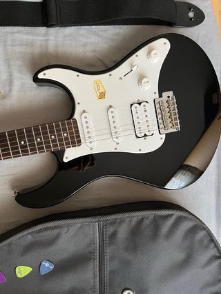 Yamaha Pacifica 112J BL Guitarra Eléctrica + Ampli