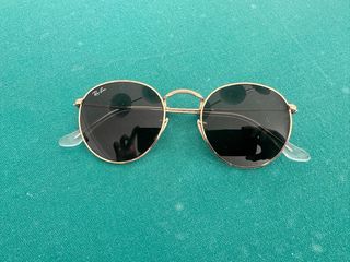 Gafas de Sol Ray-Ban Redondas Doradas y Negras