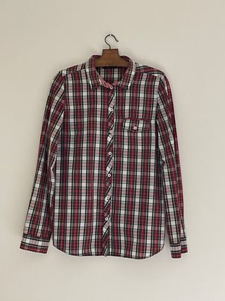 Camisa de cuadros roja, verde, blanca y amarilla