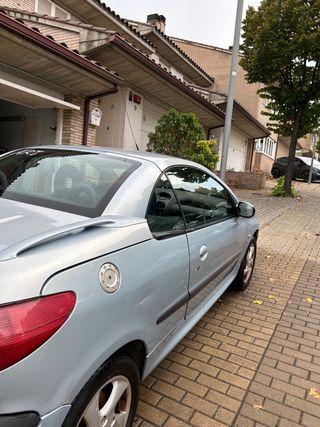 Peugeot  206 cc. 2001. Posibilidad de Clasico. 