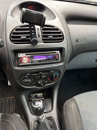 Peugeot  206 cc. 2001. Posibilidad de Clasico. 