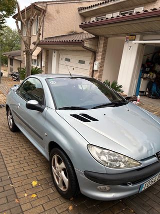 Peugeot  206 cc. 2001. Posibilidad de Clasico. 