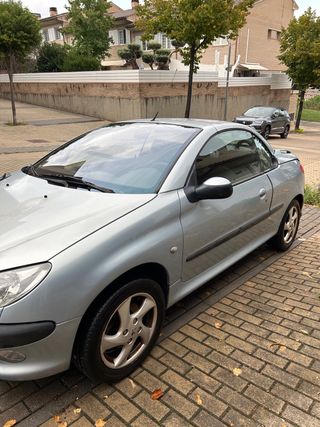 Peugeot  206 cc. 2001. Posibilidad de Clasico. 