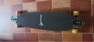 Longboard con diseño de palmeras
