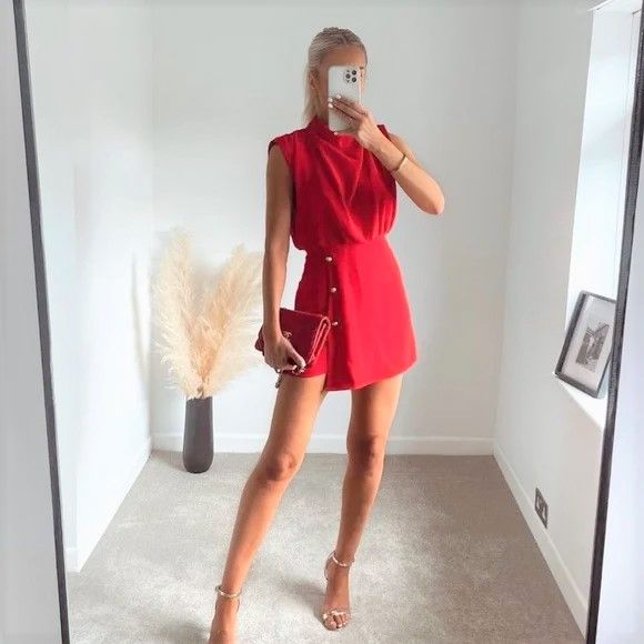 Mono cruzado rojo Zara botones dorados halter