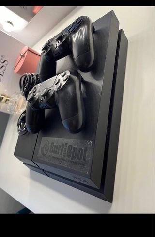 PS4 (PlayStation 4) Negra + 2 Mandos