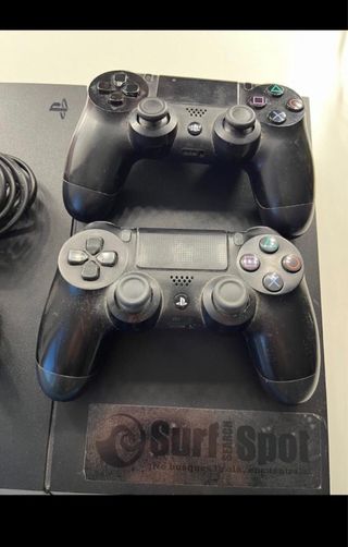 PS4 (PlayStation 4) Negra + 2 Mandos